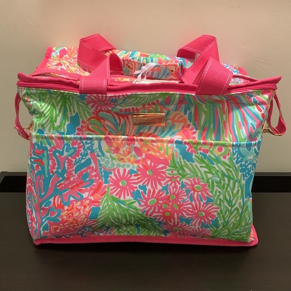 LILLY PULITZER Insulated Cooler in Lover’s Coral - Picture 2 of 5